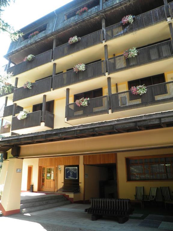 R.T.A. Hotel Des Alpes 2 Madonna di Campiglio Exterior photo