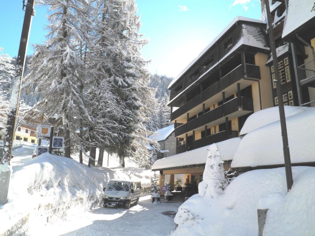 R.T.A. Hotel Des Alpes 2 Madonna di Campiglio Exterior photo
