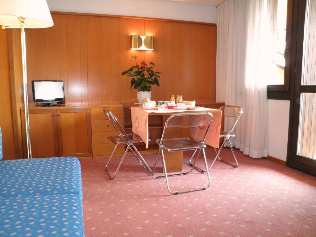 R.T.A. Hotel Des Alpes 2 Madonna di Campiglio Room photo
